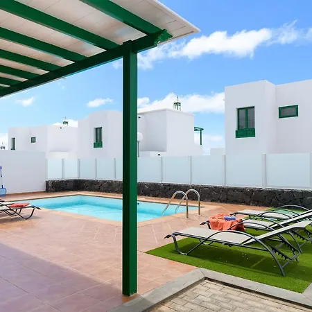 Casas Nohara, Playa Blanca Willa *