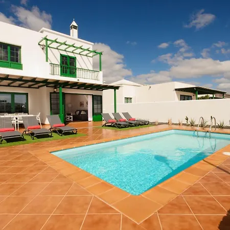 Casas Nohara, Playa Blanca Willa *