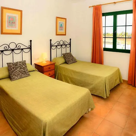 Casas Nohara, Playa Blanca Willa *