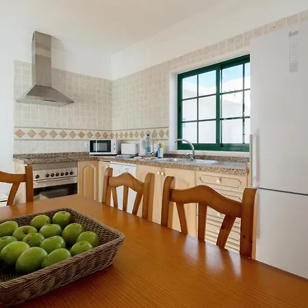 Casas Nohara, Playa Blanca Willa *